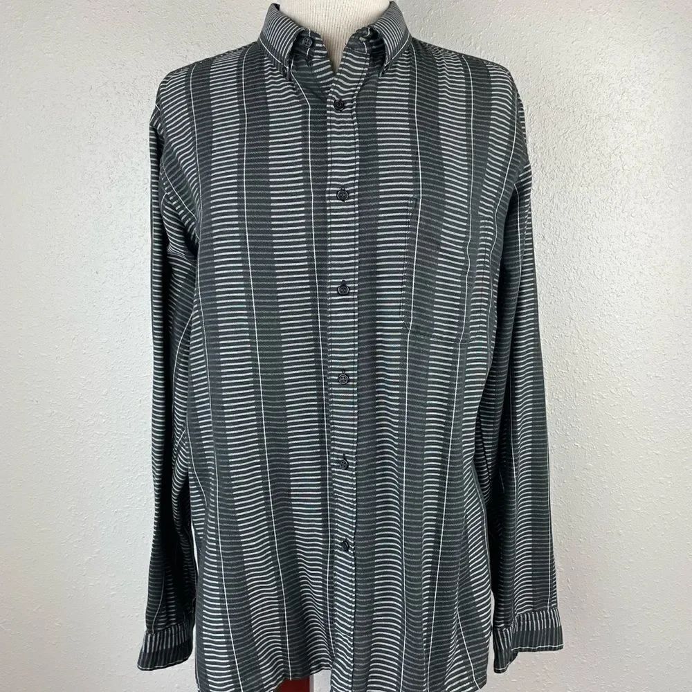 Koman Button Down Dress Shirt Size L (16-16.5) EUC